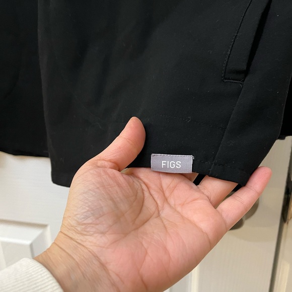 RARE Figs Rafaela Remix Long Sleeve Scrub Top - Black, Medium - Picture 6 of 9